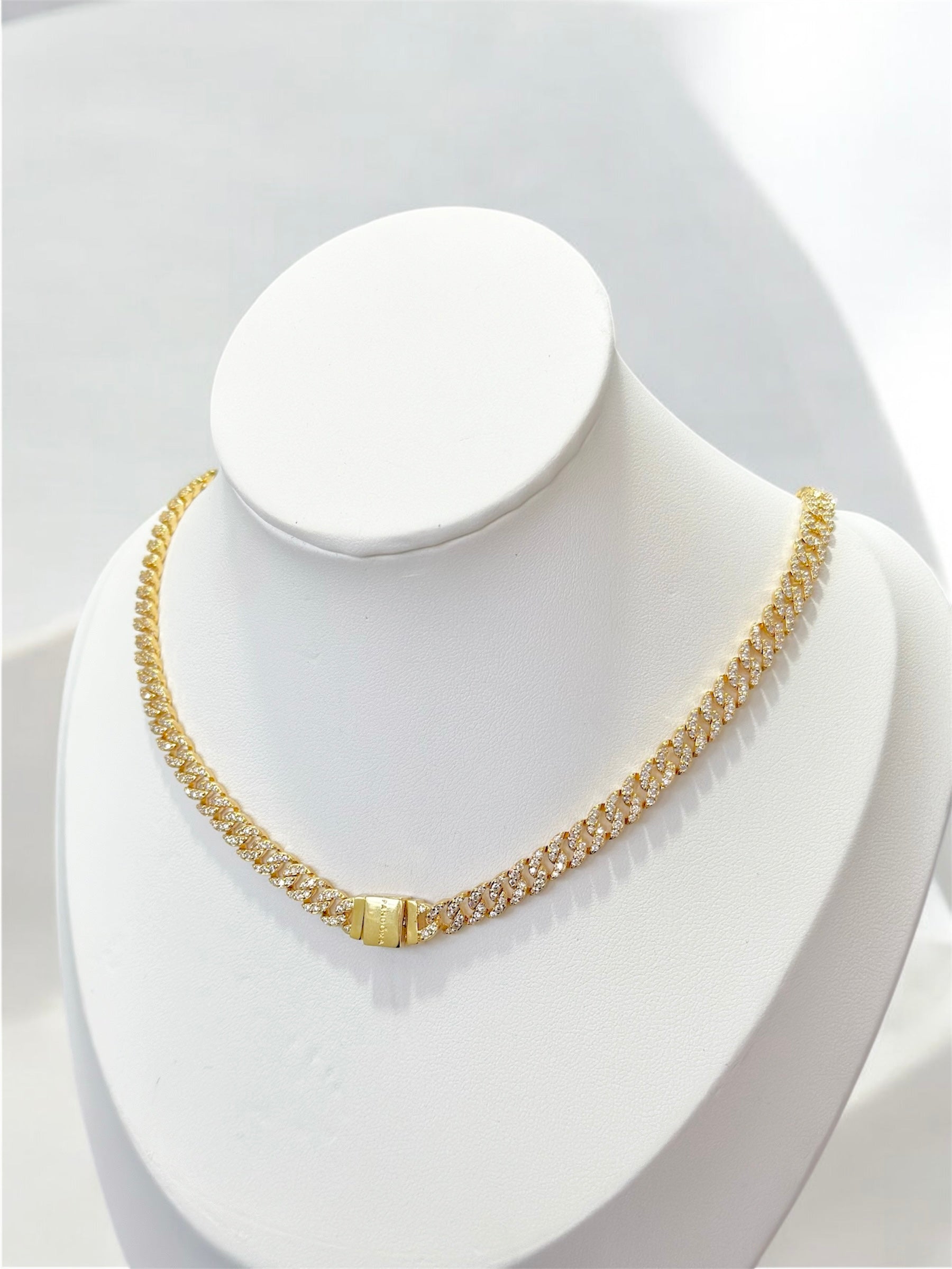 Collar Tipo Choker Dorado