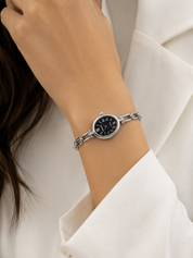 Reloj SUNLIFEX Tipo Cadena Plateada Fondo Negro