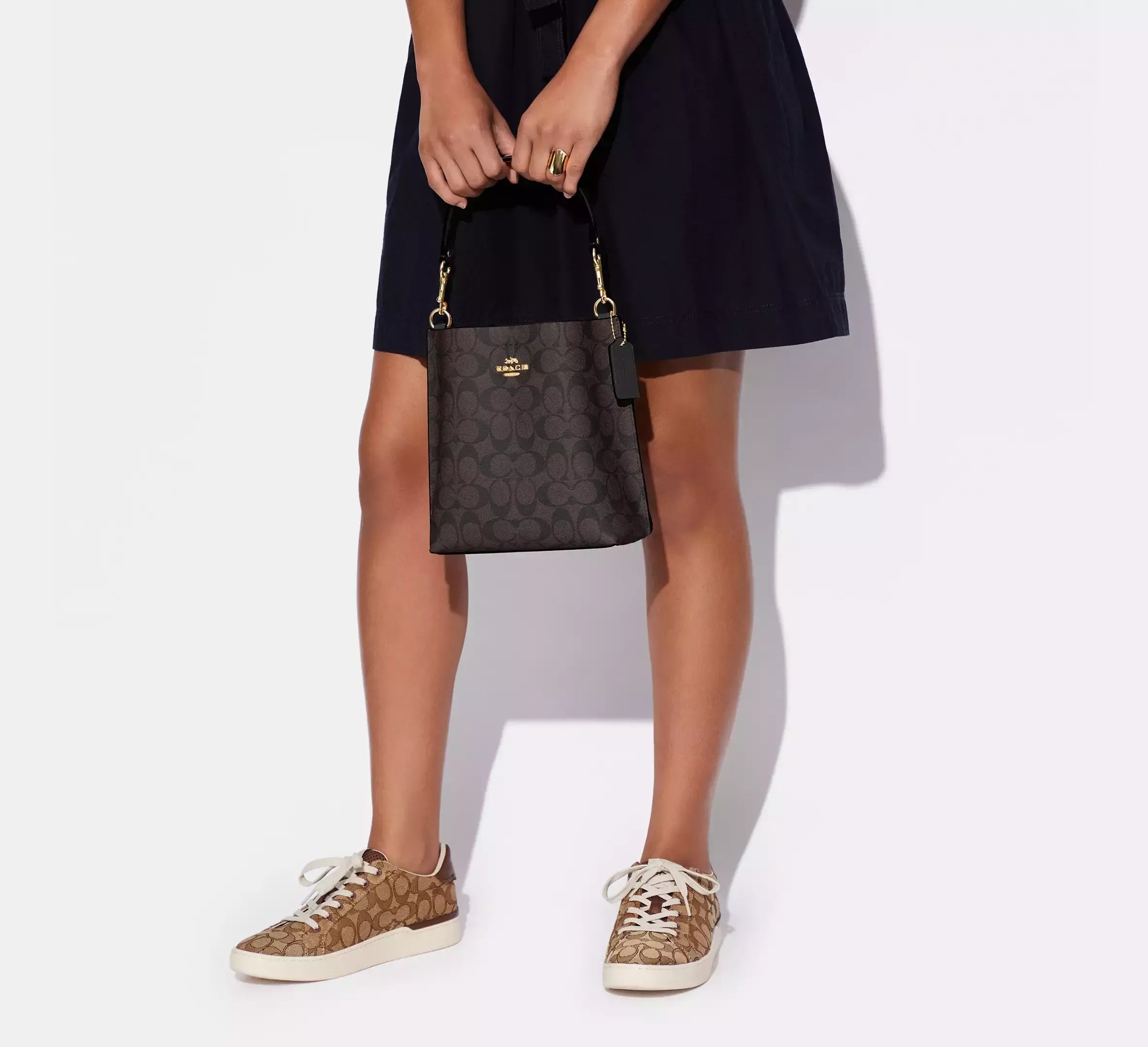 Coach Bucket Mollie Signature Marrón