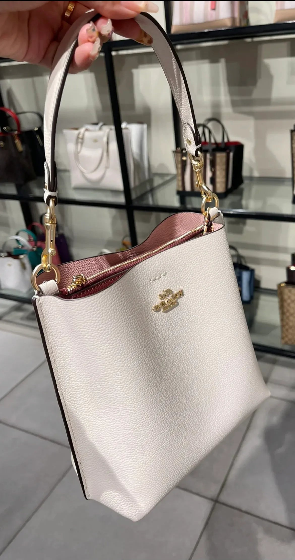 Coach Bucket Mollie Chalk Cuero Liso