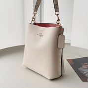 Coach Bucket Mollie Chalk Cuero Liso