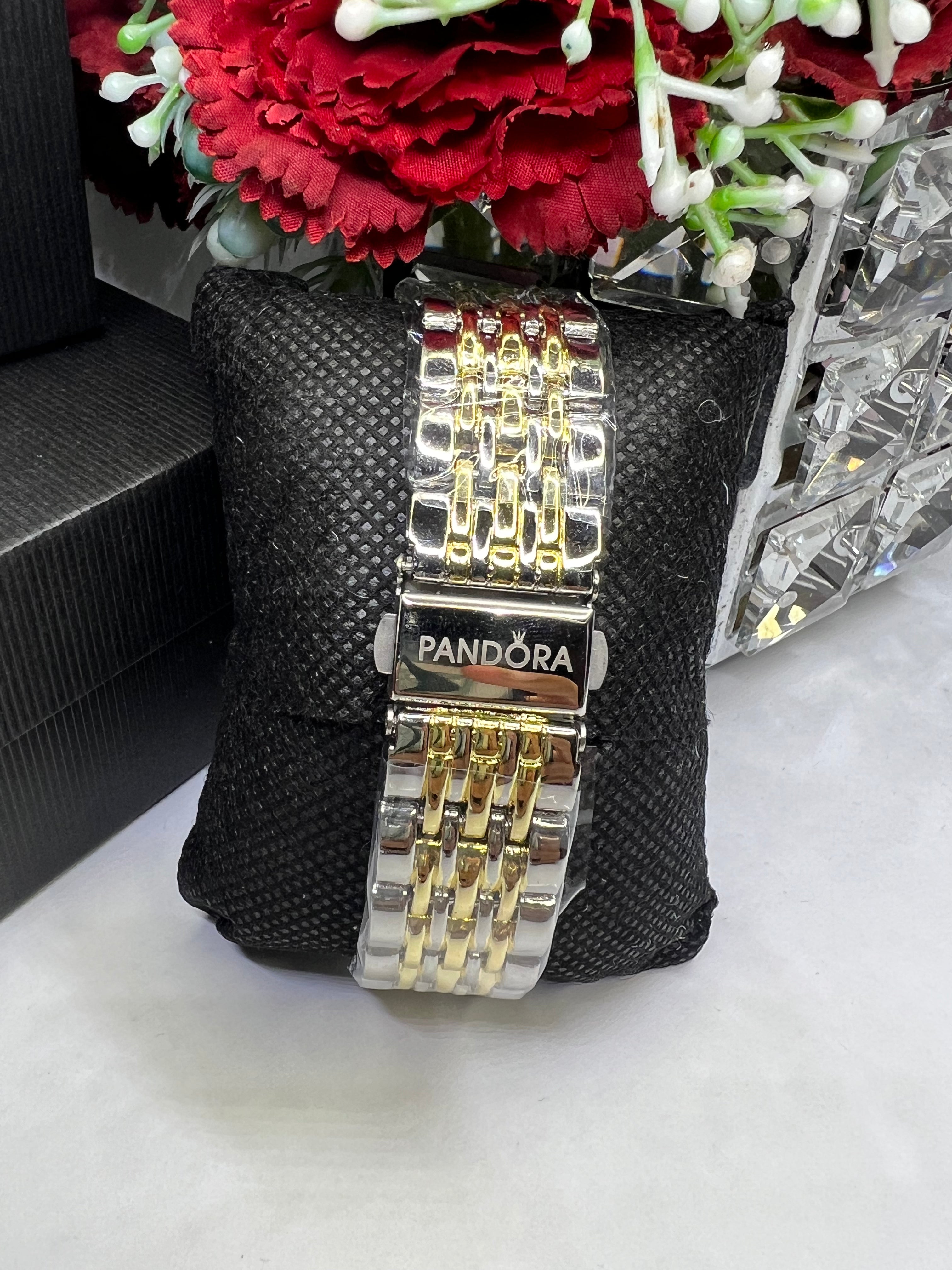 Reloj Pandora Plateado con Borde Dorado