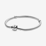 Pulsera de plata de ley y cierre clásica