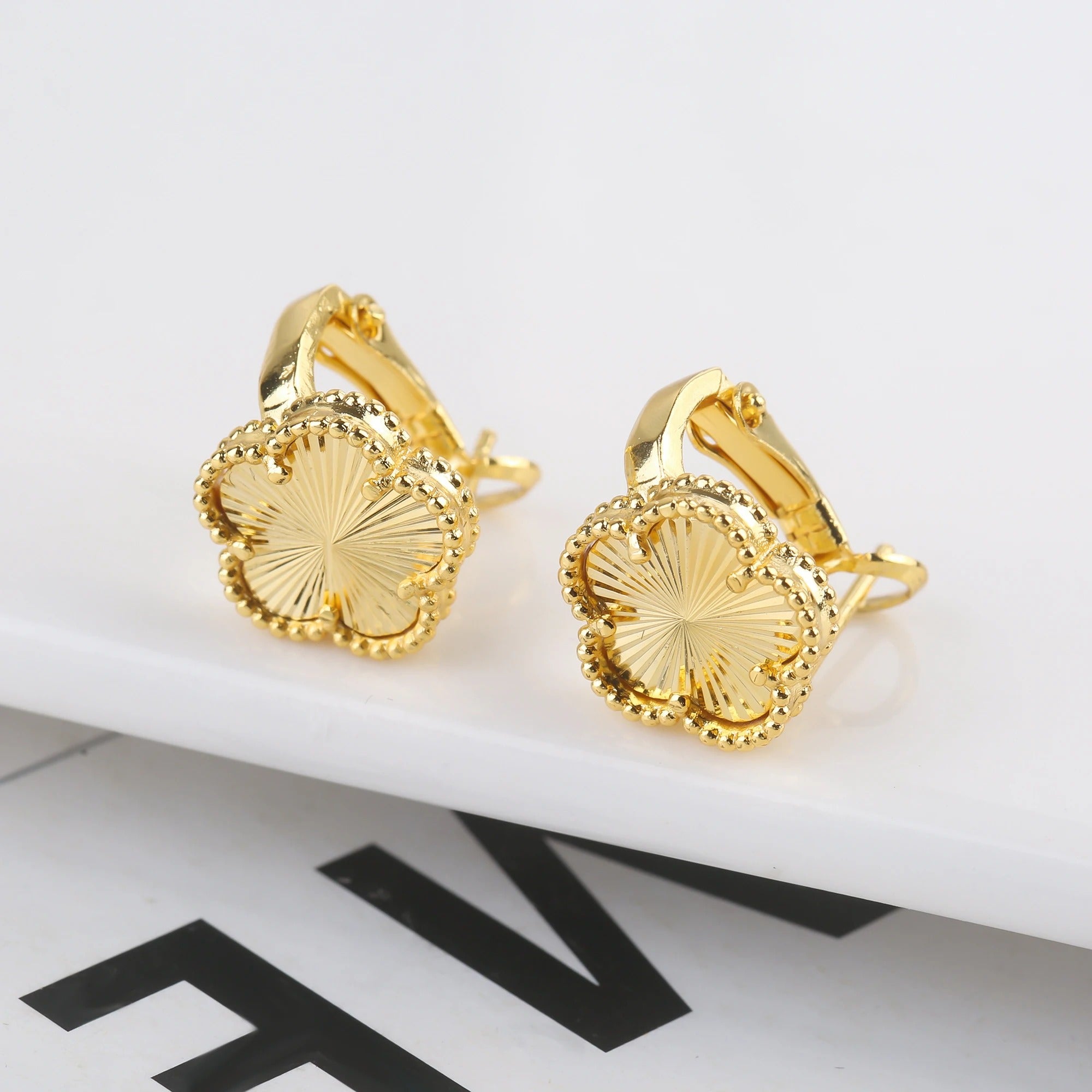 VC Pendientes Dorado